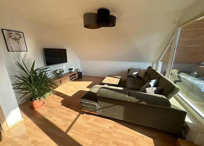 Sonniges & Ruhiges Apartment Mit Balkon Nahe Berlin