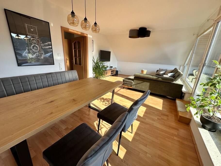 Sonniges & Ruhiges Mit Balkon Nahe Berlin *